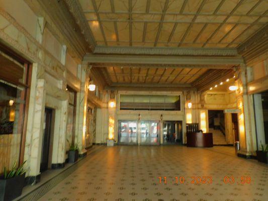 All the many people when the theater opened in 1912 to see the first shows and the famous people.