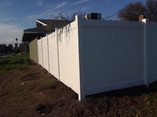 6' White Vinyl Privacy Fence with single gate