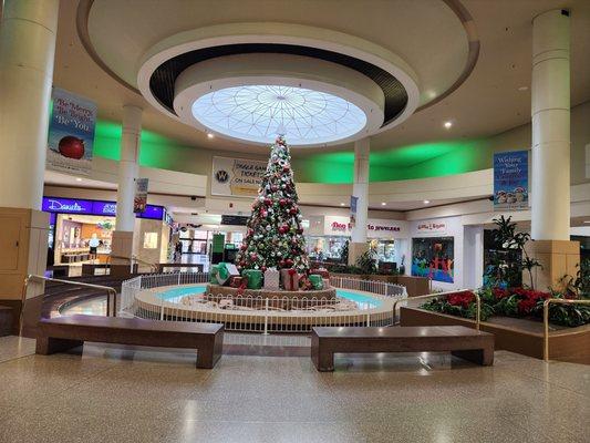 Capitola Mall - Christmas Tree