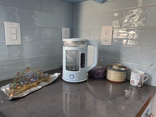 New kitchen counter and tile