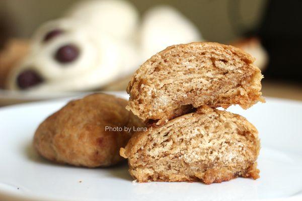 Sweetened Baked Wheaten Cake 糖火烧 - layered wheat pastry with sugar. Good! Not too overly sweet