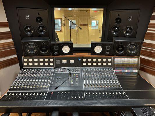 Custom vintage Api recording console featuring 24 212 mic pres 24 550 A EQS 24 225L comps 529 stereo comp and 4 525s