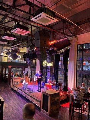 First time in Nashville, had to try Luke's bar. Staff was friendly. Food was great. Music and atmosphere was amazing. I would go back!