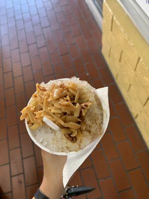 Coconut and pecan raspado // raspado de coco y nuez