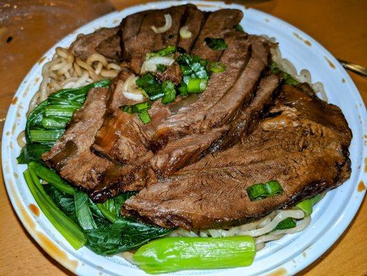 Braised Beef w.Rice Noodles & Veg