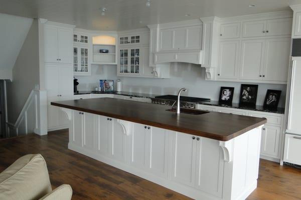 Shaker Door kitchen with solid wood island top