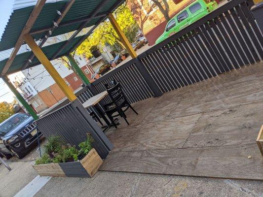 Curbside eating Outdoor eating space