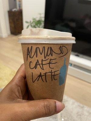 The sweet latte says almond cafe latte, it would be helpful to write the menu name on the cup to avoid confusion.