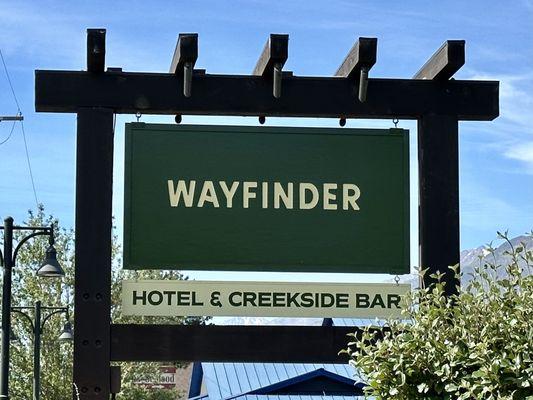 wayfinder hotel in bishop for signmakers LA