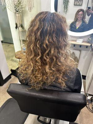 Curly hair specialist