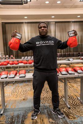 NFL Running Back Frank Gore VIP Autograph Signing featuring Frank Gore Autogrphed Everlast Boxing Gloves