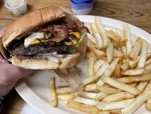 Bacon Cheeseburger with mushrooms