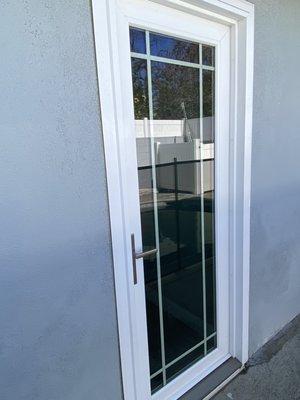 Perimeter grid French door