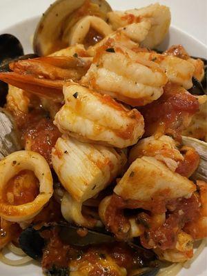 Zuppa di Pesce. Lots of shrimp and scallops.