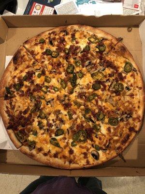 Large pizza with buffalo chicken, bacon, jalapeños, mushrooms and extra hot sauce. Absolutely glorious !