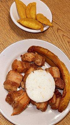 Antojitos- arepitas, Chicharrón, plátano Tajada de Maduro