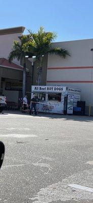 Really good hot dogs, brats and cheese steaks!!  Located outside the Home Depot.