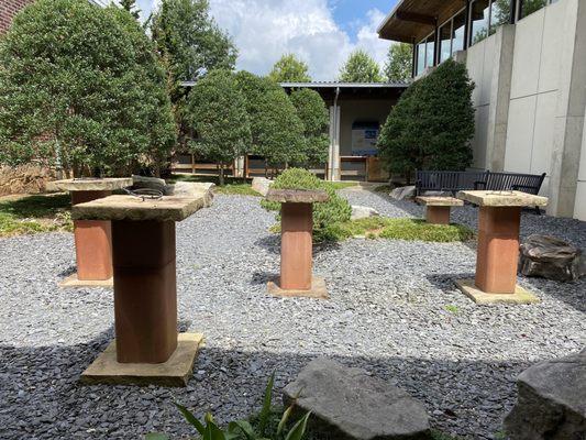 Former bonsai display area. There was only one tree on display.