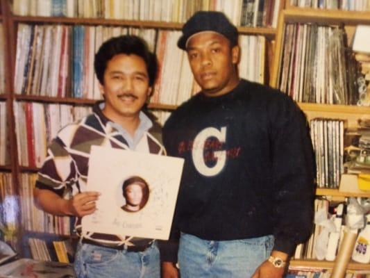 ONE OF THE FIRST PROMOS OF "THE CHRONIC" VINYL RECORD ALBUMS AFTER IT'S RELEASE SIGNED AS GIFT SIGNED, "THANKS KEVIN FOR YOUR HELP, DR.DRE.