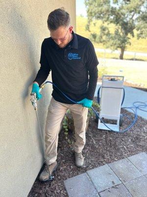 Defending with precision! Jeff expertly sprays along the structure line, keeping pesky bugs at bay.  #BugRepellentPro #CreatingBugFreeSp