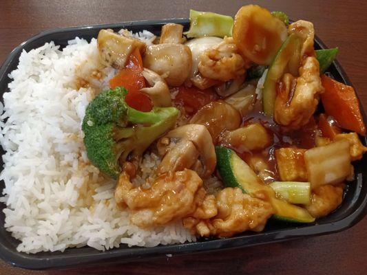 Chicken breast with mixed vegetables and steamed rice