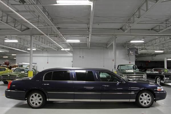 Six Passenger Executive Edition Stretch Limousine