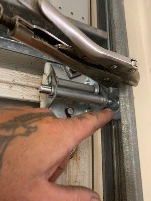 How to manually lock the door.