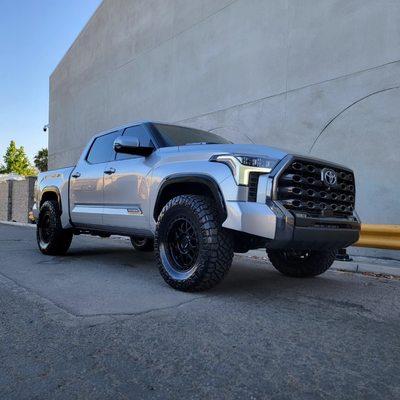 2022 Toyota Tundra Platinum HV some bumper trimming, lift kit on 37s