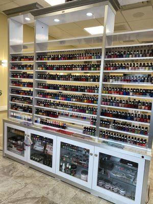 Many choices for gel/lacquer nail colors