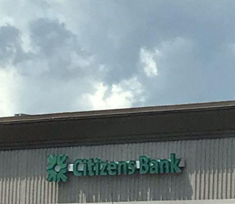 This location does not have a citizens bank inside only an atm