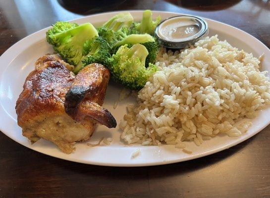 Baked 1/2 Chicken, 2 Sides, 2 Pita and Garlic Sauce Combo