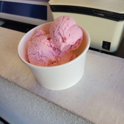 Very tasty and refreshing Strawberry ice cream from Malibu Frozen Yogurt.