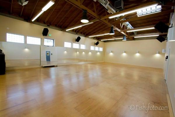 STUDIO A
$60p/h ~ wood floor
47W x 28D (1350sq ft)