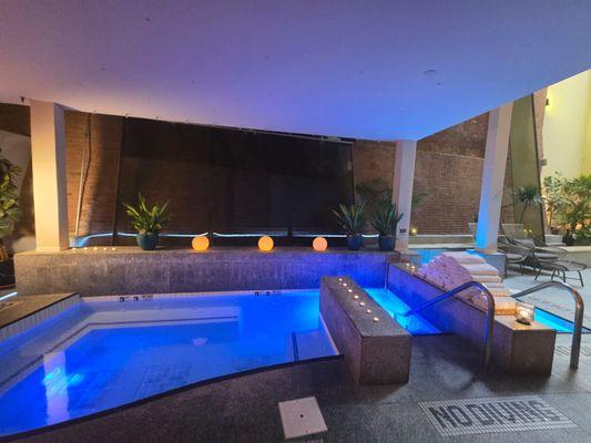 jacuzzi area