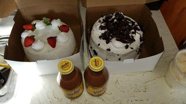 It was tough to decide which cake to get... Oreo or strawberry, so I gladly took both..  mmm