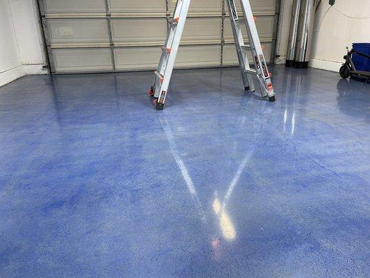 Polished garage floor with blue stain.