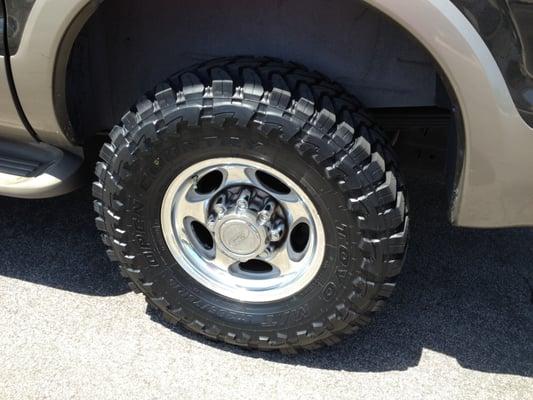 Got new shoes!!! Toyo M/T's LT285/75R16 (33's) E-rated, even a better price than the local offroad shop. Happy =]