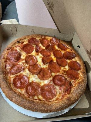 Fried food nah. Apps nah. Chicken nah. Salads yes. Pizza yes. Grinders yes! Love the crust and the lots of pepperoni all over!