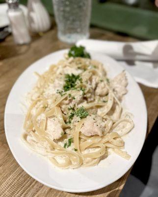 Fettuccine Alfredo with chicken