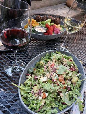 Falafel bowl and a salad, red and white wine. A great ambiance with live music!