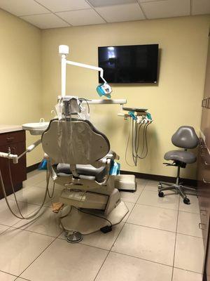 Dental chair - super clean!