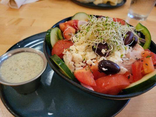 Small Greek salad with chicken