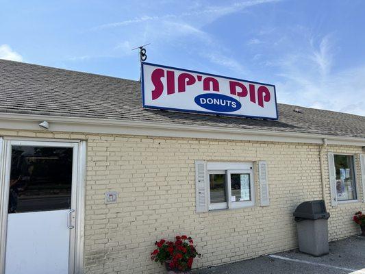 Sip N' Dip Donuts