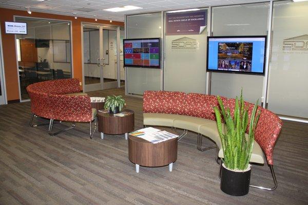 Service Center Lounge