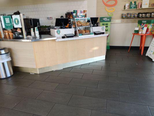 Nice clean smoothie joint!