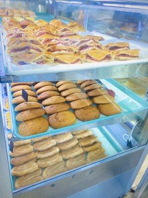 Guava & cream pastries forever