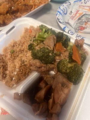 Teriyaki is dry and beef & broccoli taste really old