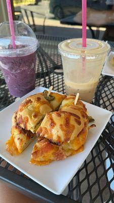 Sunrise on a jalapeño cheddar bagel & Blueberry Banana Smoothie