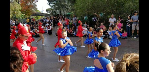 Disneyland dance the magic merry holiday parade 2017