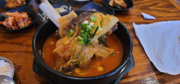 Wang galbi Wooguji Galbitang (beef and cabbage soup)